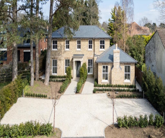 new-build-contractors-cobham-surrey.jpeg