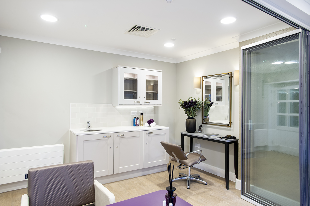 Abbots Wood Manor, London Road, Hailsham, Sussex BN27 3AL.