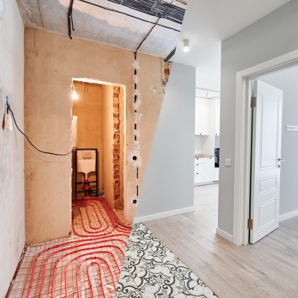 Comparison,Of,Old,Flat,With,Underfloor,Heating,Pipes,And,New